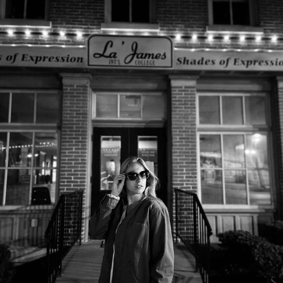 Meet the Posher - Picture 1 of 1